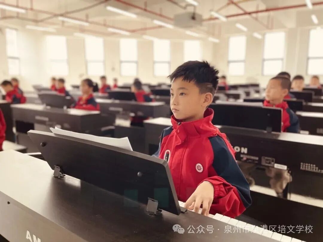 多彩小学钢琴.jpg
